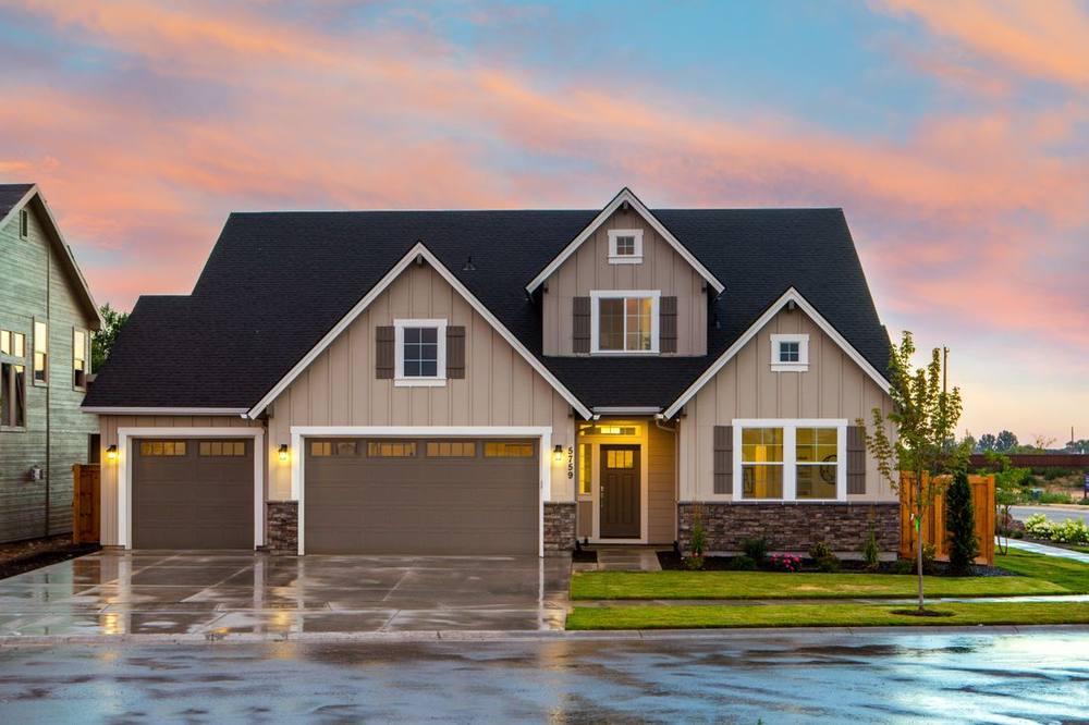 A home at sunset in Southchase