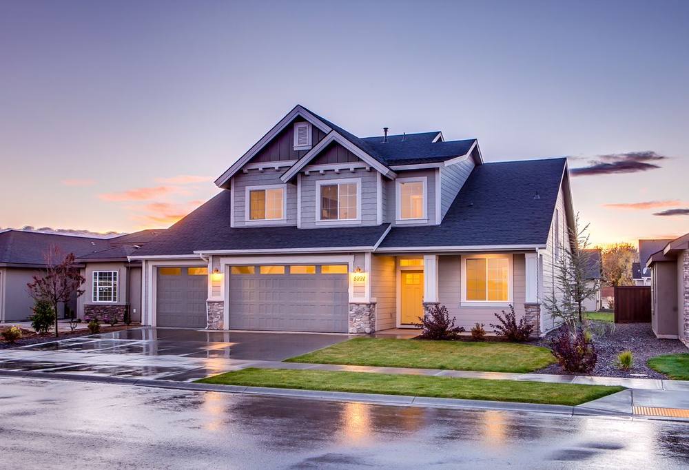 A home at dusk in Meadow Woods
